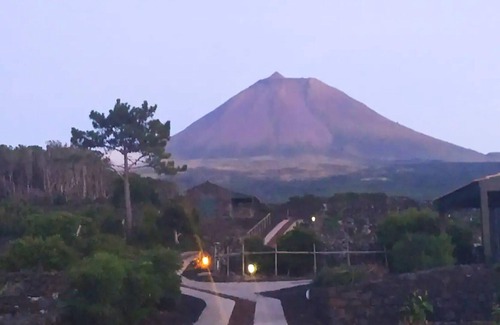 Sao Roque do Pico House | Homerez - House for 4 ppl. with shared pool, jacuzzi and sea view at Lajido