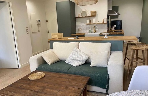 Les Cinq Avenues Apartment | Homerez - Modern Apartment in Marseille