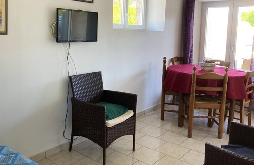 Montmartin-sur-Mer Apartment | Homerez - Nice appartement 2 km away from the beach for 4 ppl. with shared pool