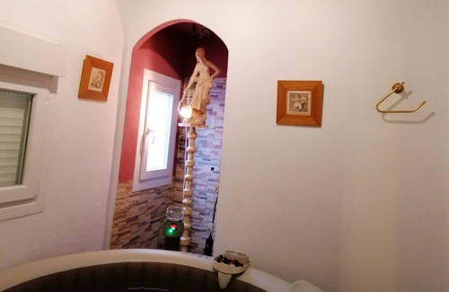 Calamonte House | Homerez - Spacious house for 7 ppl. with jacuzzi and terrace at Calamonte