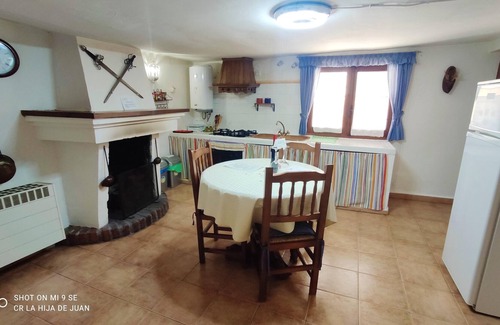 Beamud House | Homerez - Spacious house for 7 ppl. with terrace at Beamud