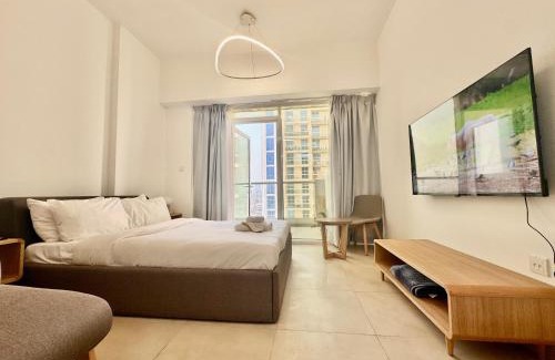 Dubai Apartment | Homes2Retreat - Cozy Studio with Pool and Sauna in Al Furjan