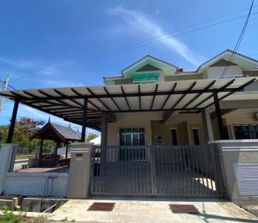 Kampung Gong Badak Apartment | HOMESTAY ACIK