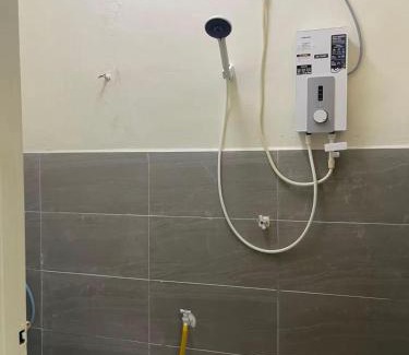 Paka House | Homestay Bajet Pekerja Lelaki 3 AC RM150