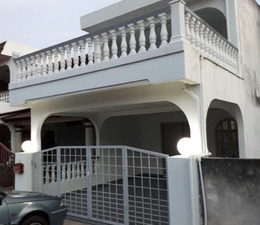 Taman Bukit Katil House | Homestay Bukit Katil Melaka 10Pax 3R3B