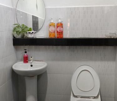 Kawasan Perindustrian Chendering House | Homestay Cik Esah