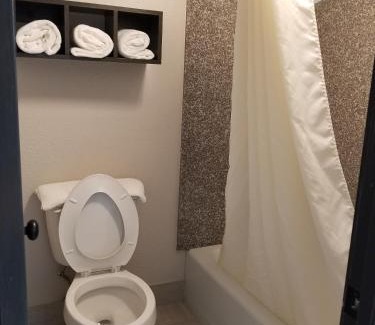 Russellville Cabin | HomeStay Inn & Suites