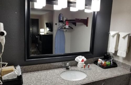 Russellville Cabin | HomeStay Inn & Suites
