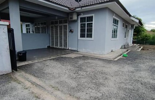 Bukit Kuang House | Homestay Kemaman Fyna02 di Bukit Kuang