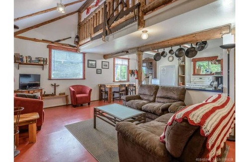 Bamfield House | Homesteader Cottage 8 Acre Waterfront Estate wDock