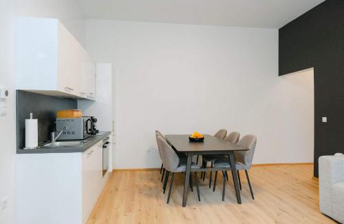 Mariahilf Apartment | Homey 2BR perfect for 4-6 metro close to Naschmarkt