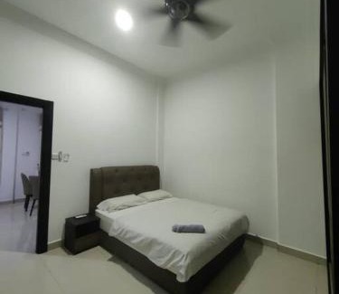 Miri House | Homezstay Swallow Airport Miri