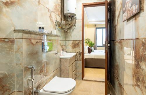 Dariyaganj Apartment | Homlee-Legacy 3BHK Flat in Central DEL-Lift-Terrace