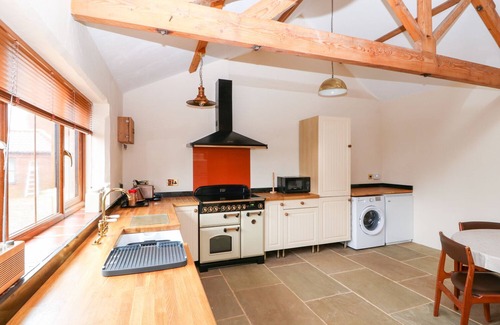 Fulmodeston House | HONEY BUZZARD BARN, pet friendly, with open fire in Fakenham