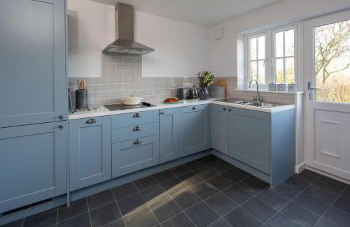 Buckland Newton House | Honeysuckle Cottage