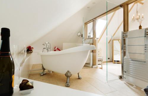 Stoke Ash House | Honeysuckle Cottage