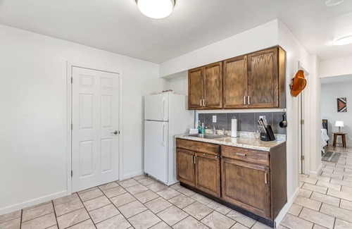 St. Charles House | Honky Tonk Hideaway