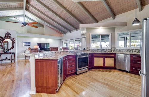 Honomu House | Honomu Home w/Screened Lanai + Ocean Views!