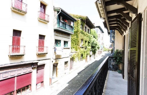 Hondarribia Historic Center Apartment | Hontza by Smiling Rentals