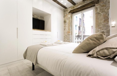 Hondarribia Historic Center Apartment | Hontza by Smiling Rentals