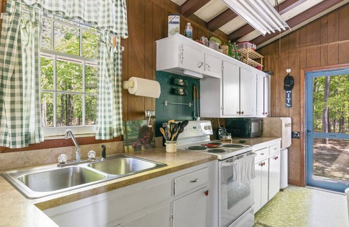 Pleasure Point House | Hooked on a Feeling- 2Br Lake Cabin, 2BR Lake Cabin