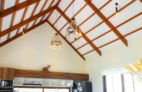 Ica House | HOP Solarena: Classic Charm with Lagoon View