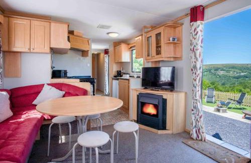 Mawr Apartment | Hopkins Retreat - 3 Bedroom Caravan - Hot Tub