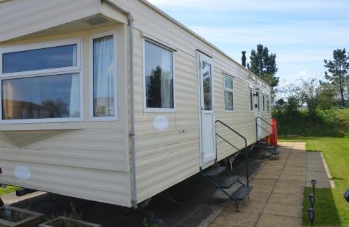 Mablethorpe Cabin | Horseshoe Lake Holidays - 6 berth Static Caravan