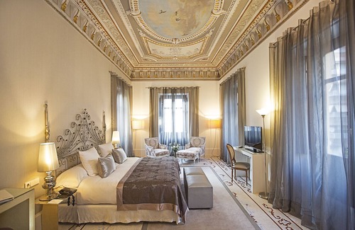 Granada City Center Hotel | Hospes Palacio de los Patos, a Member of Design Hotels