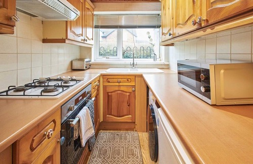 Ryton House | Host & Stay | Berry Hill View