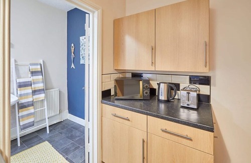 Scarborough City Centre Apartment | Host & Stay | Ocean Breeze