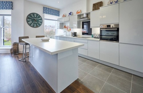 South Cliff Apartment | Host & Stay | The Little Lobster