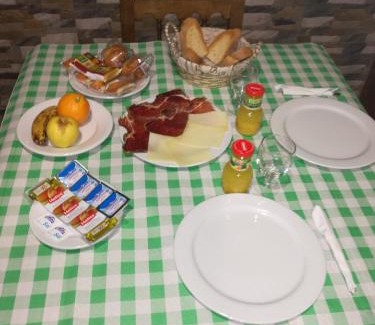 Cain House | Hostal Casa Tino