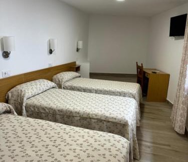 Cazalegas House | Hostal cazalegas