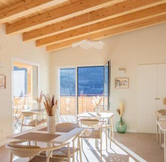 Torrecilla en Cameros House | Hostal Lóbrega