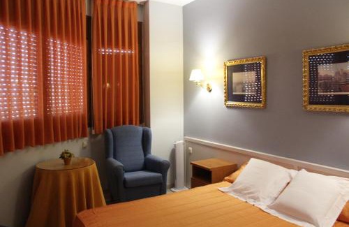 Tona House | Hostal Montserrat