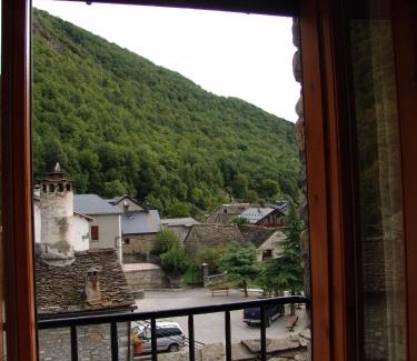 Sarvise House | Hostal Pirineos Sarvisé