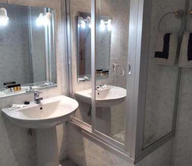 Alcaudete de la Jara House | Hostal Restaurante El Labrador