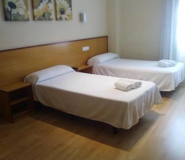 Yunquera de Henares House | Hostal Restaurante Taracena