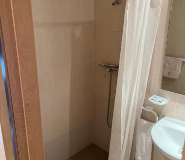 Ribera Alta House | Hostal Restaurant El Poligono