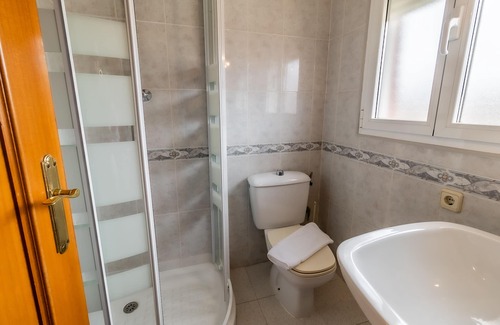 Villalonquejar Hostel | Hostal Restaurante La Buena Villa by Vivere Stays