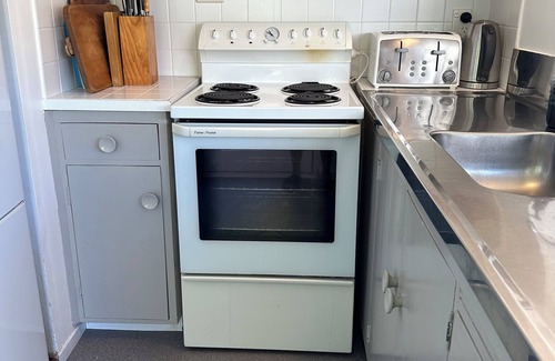 Hahei House | Hosts on the Coast Black Bach