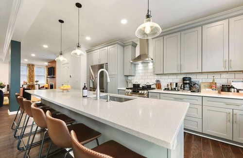 Central Northside House | ★HostWise Stays★ Rooftop Deck ★ Garage ★ New Build ★ Great Location