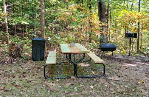 Nineveh House | Hot Tub and Deck Cabin Hideaway in Brown County