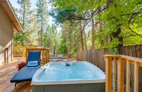 Pollock Pines House | Hot Tub and Game Room Luxe Cabin, Day Trip to Tahoe