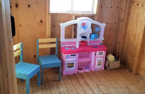 Forests Trails Cabin | Hot Tub- Family Friendly Retreat with large Treehouse!