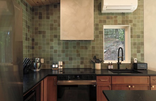 Sunday River Area Cabin | Hot Tub + Fire Pit + King Bed + River - Cozy Cabin