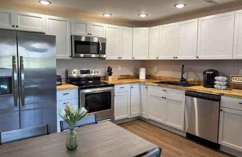 Clay City House | Hot Tub! Fire pit! Picnic area & Grill! Dog friendly. Hardwicks Creek Haven@RRG
