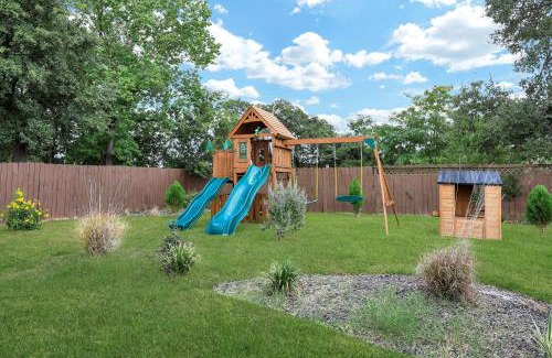 San Antonio House | Hot Tub Heaven Games Air Hockey Bbq Swing Set