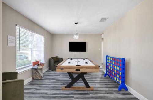 San Antonio House | Hot Tub Heaven Games Air Hockey Bbq Swing Set
